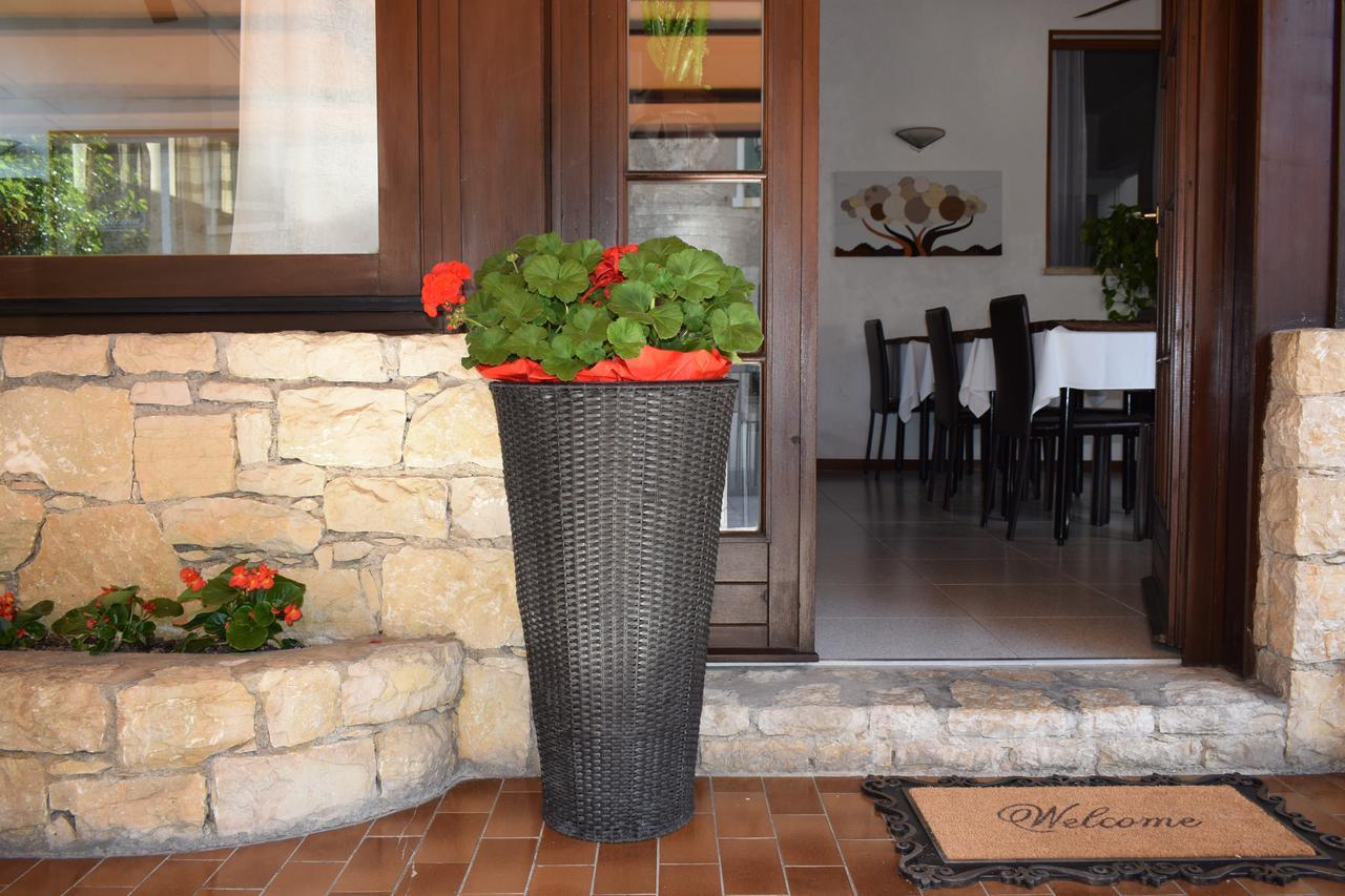 Albergo Al Pescatore Brenzone sul Garda Exterior photo