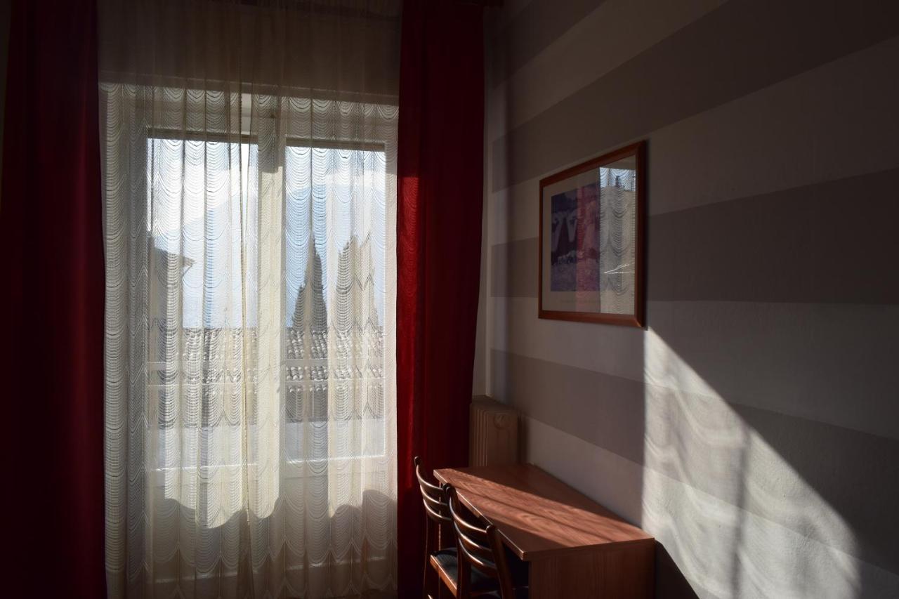 Albergo Al Pescatore Brenzone sul Garda Exterior photo